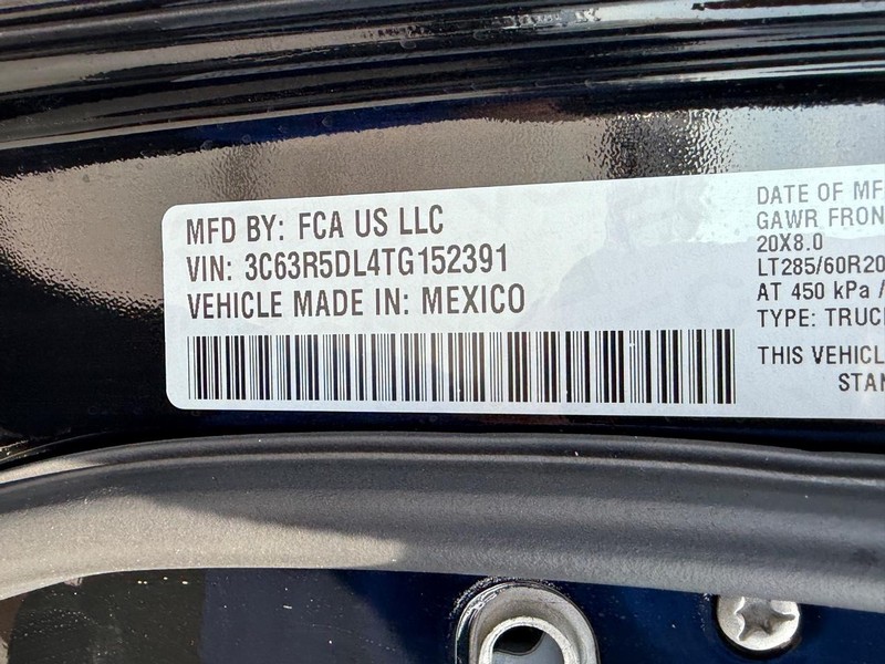 Ram 2500 Vehicle Full-screen Gallery Image 16