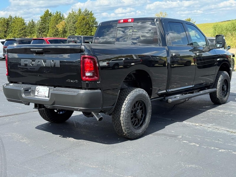 Ram 2500 Vehicle Full-screen Gallery Image 3