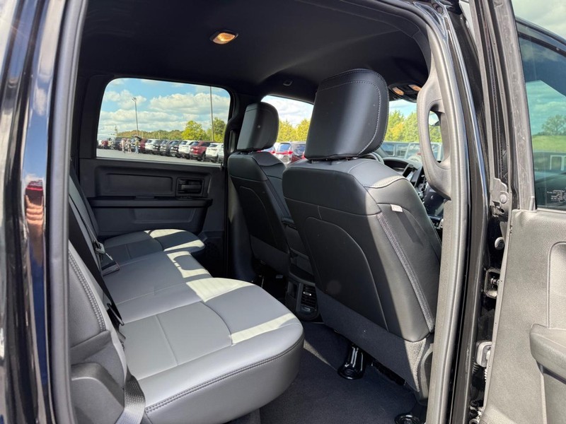 Ram 2500 Vehicle Full-screen Gallery Image 5