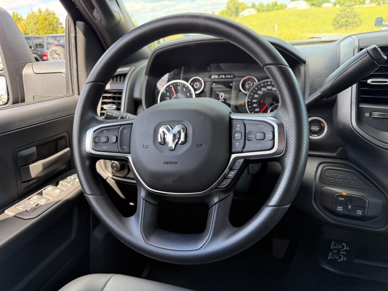 Ram 2500 Vehicle Full-screen Gallery Image 7