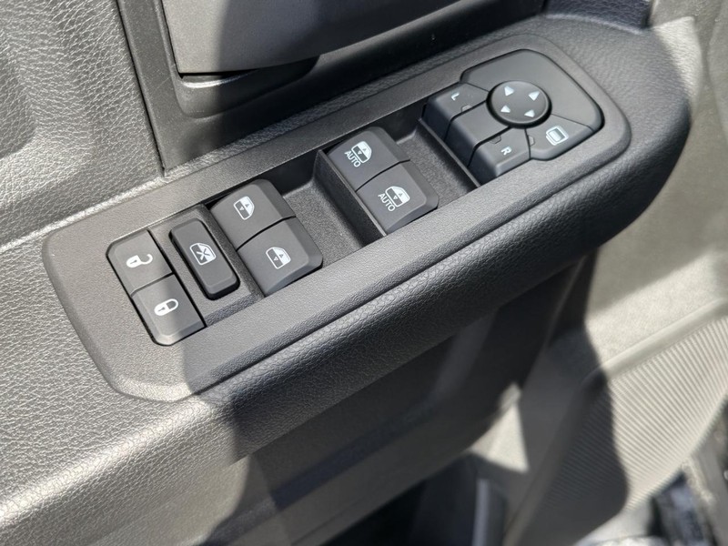 Ram 2500 Vehicle Full-screen Gallery Image 9