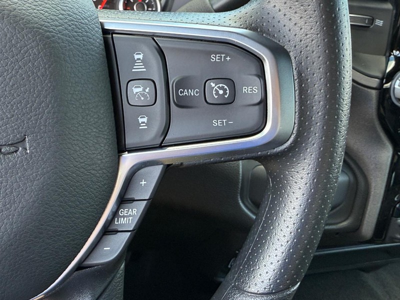 Ram 2500 Vehicle Full-screen Gallery Image 12