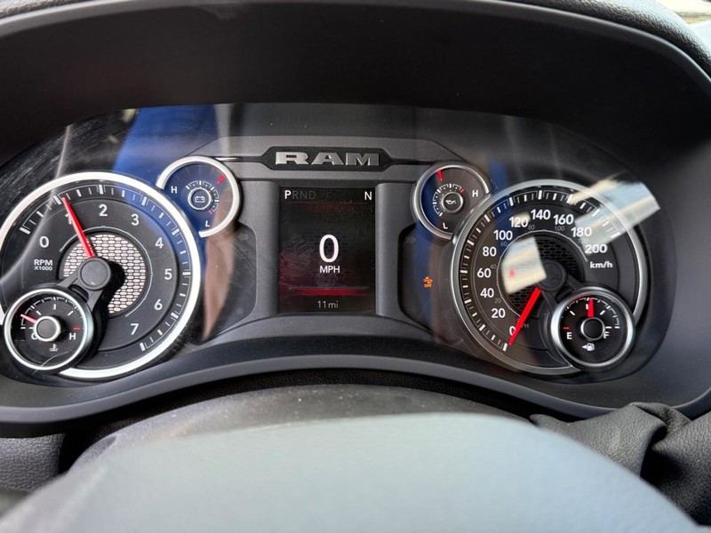 Ram 2500 Vehicle Full-screen Gallery Image 13