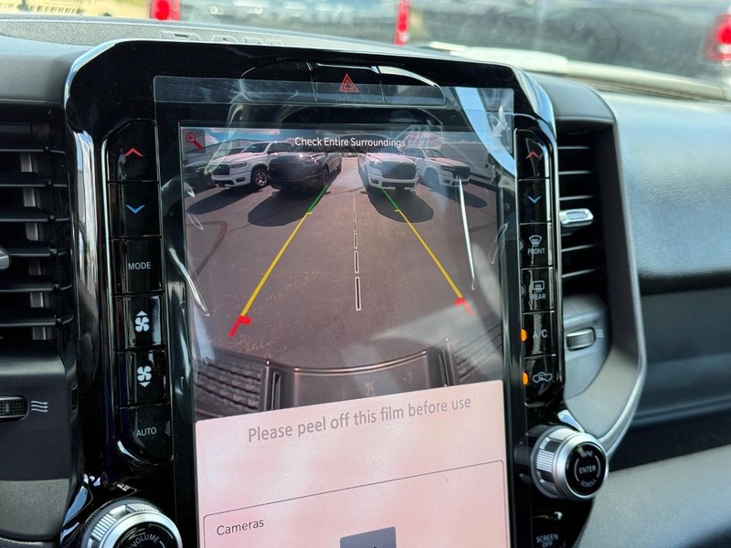 Ram 2500 Vehicle Full-screen Gallery Image 14