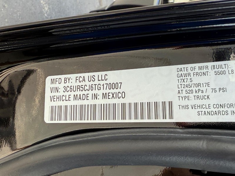 Ram 2500 Vehicle Full-screen Gallery Image 15