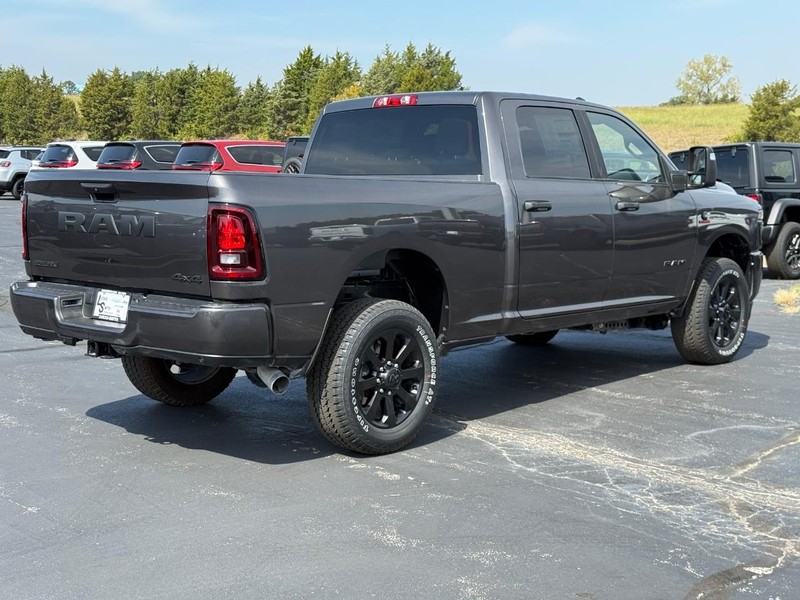 Ram 2500 Vehicle Full-screen Gallery Image 3