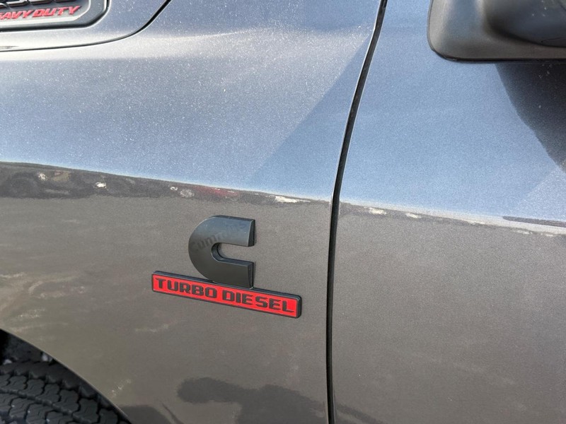 Ram 2500 Vehicle Full-screen Gallery Image 4