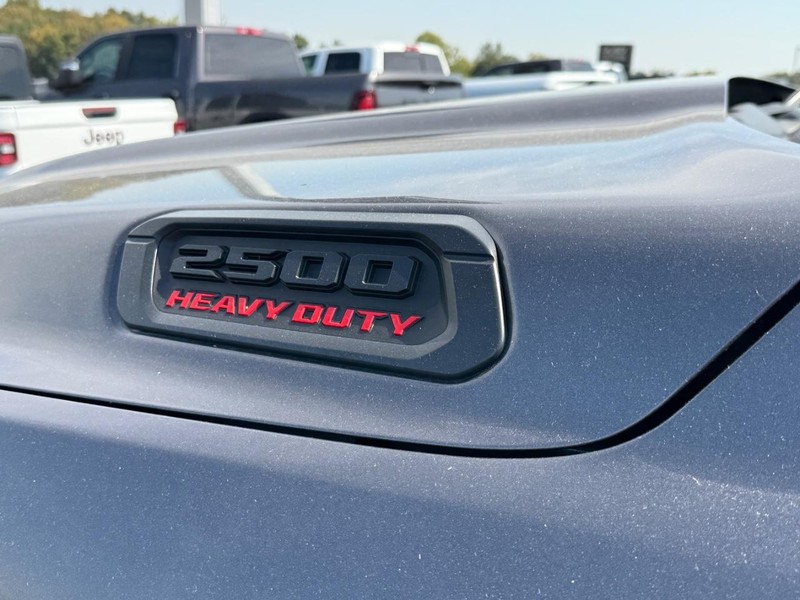 Ram 2500 Vehicle Full-screen Gallery Image 5