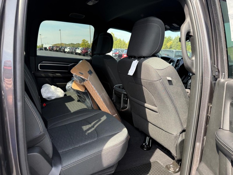 Ram 2500 Vehicle Full-screen Gallery Image 7