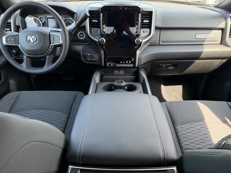 Ram 2500 Vehicle Full-screen Gallery Image 8