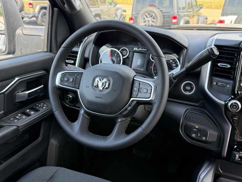 Ram 2500 Vehicle Full-screen Gallery Image 9