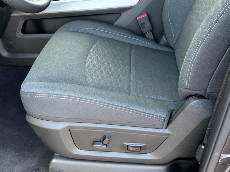 Ram 2500 Vehicle Full-screen Gallery Image 12