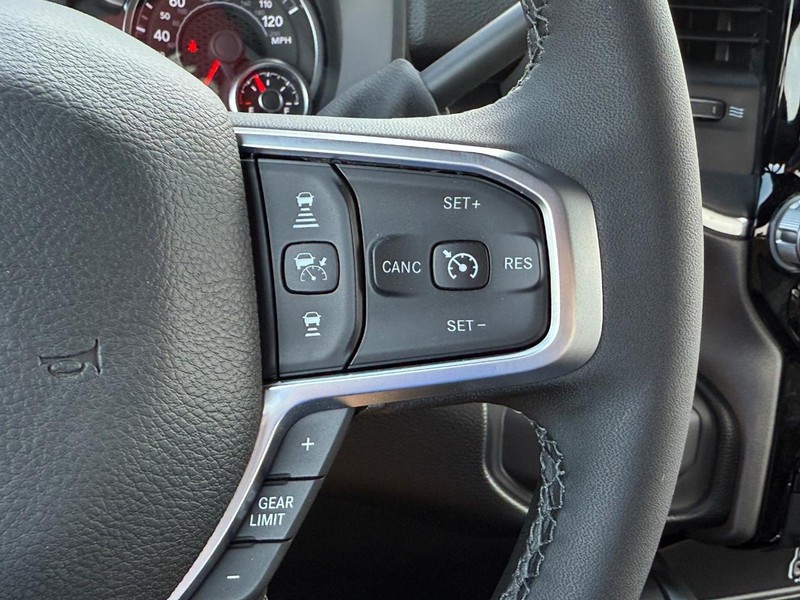 Ram 2500 Vehicle Full-screen Gallery Image 14