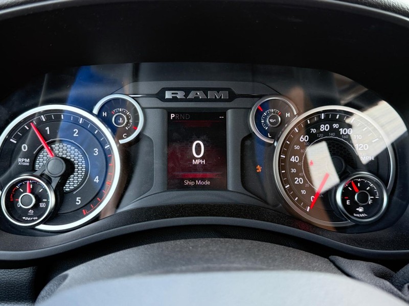 Ram 2500 Vehicle Full-screen Gallery Image 15