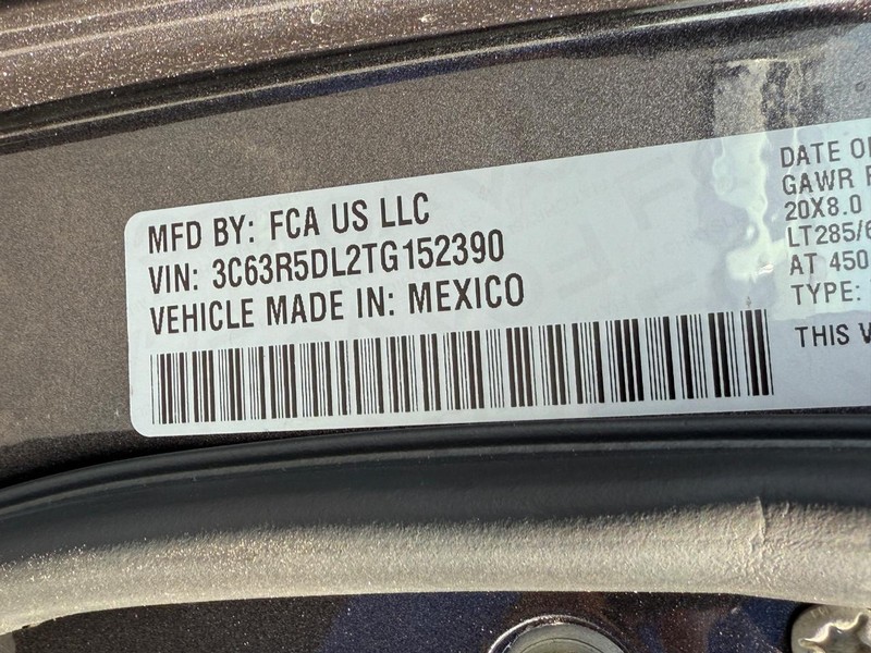 Ram 2500 Vehicle Full-screen Gallery Image 16