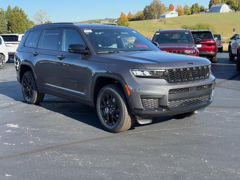 Jeep Grand Cherokee L Vehicle Full-screen Gallery Image 2