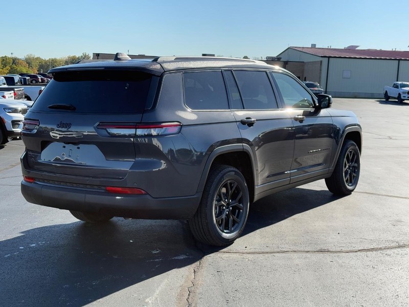 Jeep Grand Cherokee L Vehicle Full-screen Gallery Image 3