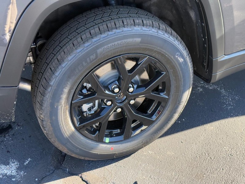 Jeep Grand Cherokee L Vehicle Full-screen Gallery Image 4