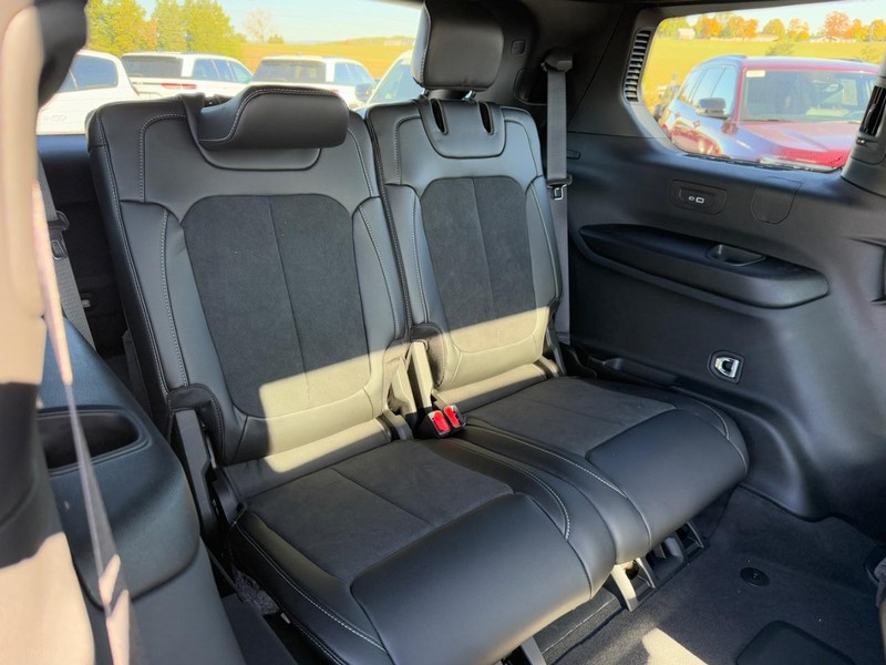 Jeep Grand Cherokee L Vehicle Full-screen Gallery Image 5