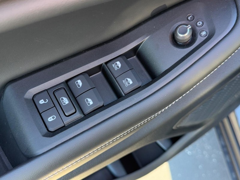 Jeep Grand Cherokee L Vehicle Full-screen Gallery Image 10