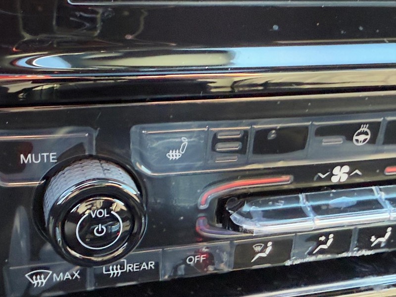 Jeep Grand Cherokee L Vehicle Full-screen Gallery Image 15