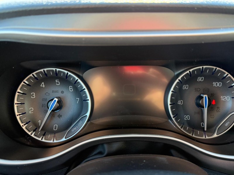 Chrysler Pacifica Vehicle Full-screen Gallery Image 15