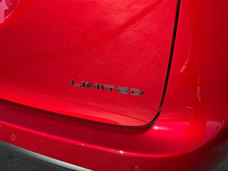 Chrysler Pacifica Vehicle Full-screen Gallery Image 4