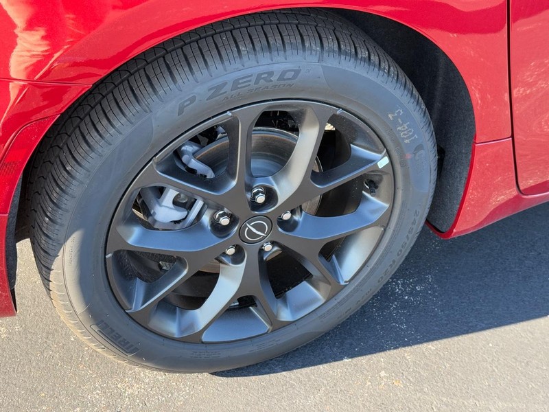 Chrysler Pacifica Vehicle Full-screen Gallery Image 5