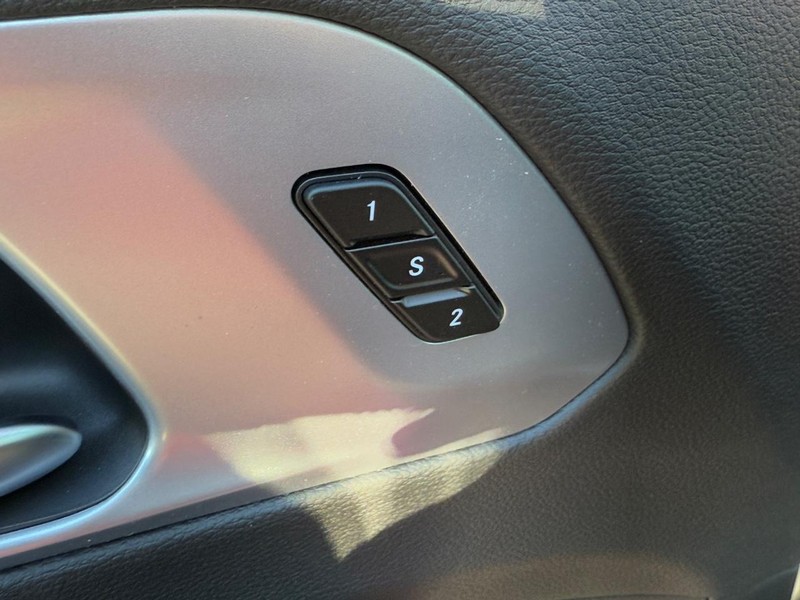 Chrysler Pacifica Vehicle Full-screen Gallery Image 12