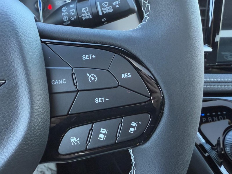 Chrysler Pacifica Vehicle Full-screen Gallery Image 15
