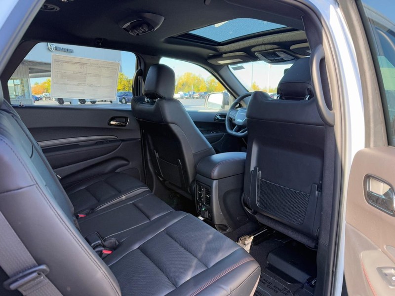 Dodge Durango Vehicle Full-screen Gallery Image 7