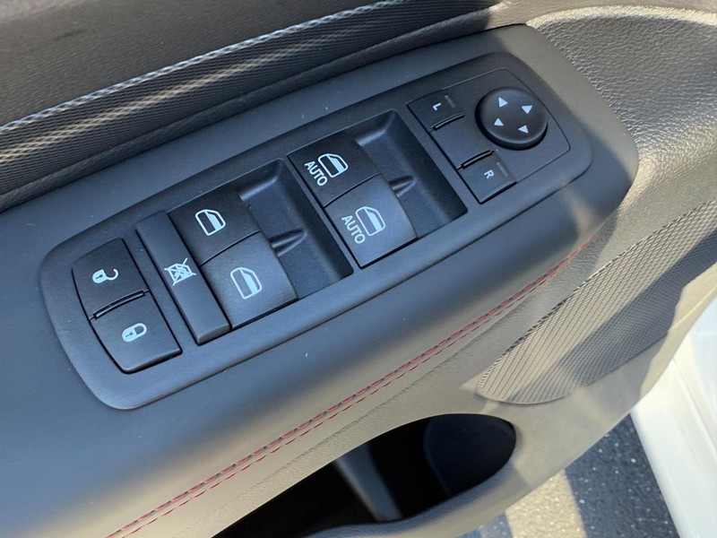 Dodge Durango Vehicle Full-screen Gallery Image 11