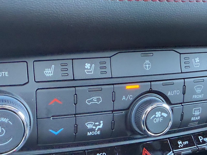Dodge Durango Vehicle Full-screen Gallery Image 17