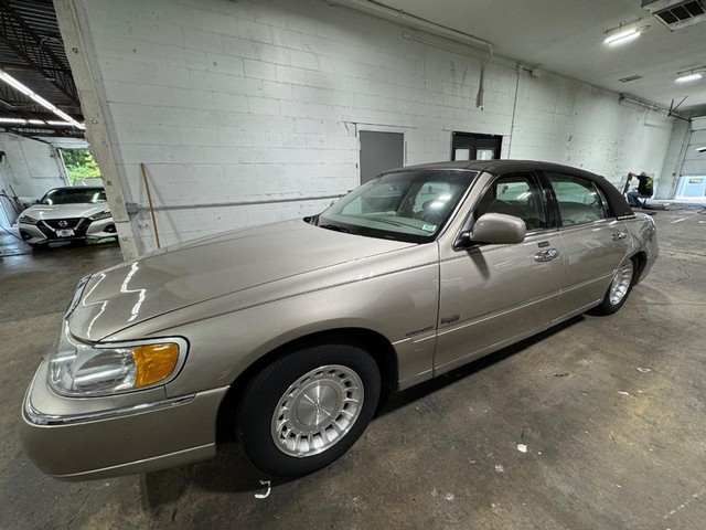 2000 Lincoln Town Car EXECUTIVE's photo