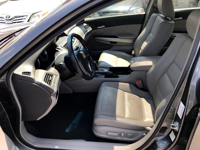 Honda Accord Sedan Vehicle Full-screen Gallery Image 8