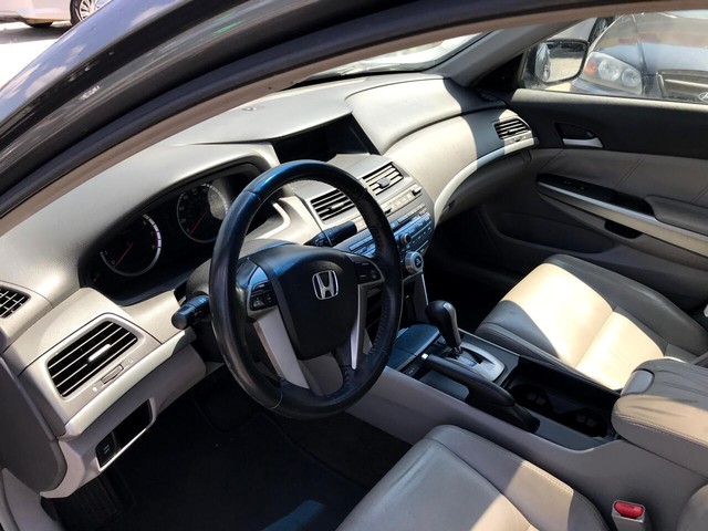 Honda Accord Sedan Vehicle Full-screen Gallery Image 10