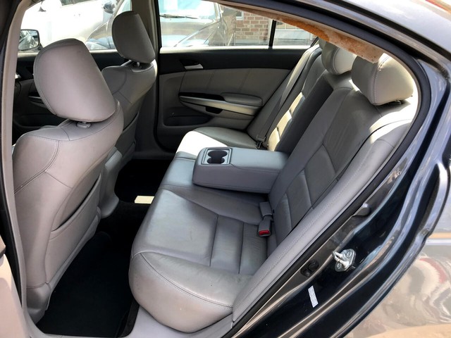 Honda Accord Sedan Vehicle Full-screen Gallery Image 11