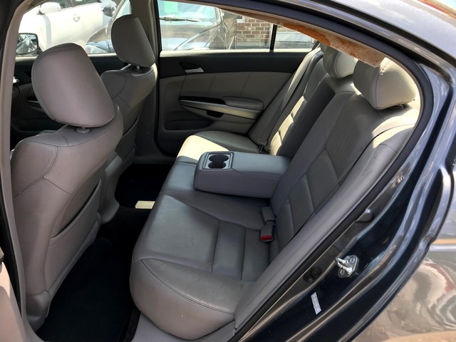 Honda Accord Sedan Vehicle Full-screen Gallery Image 12