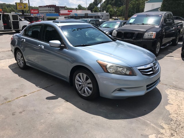 Honda Accord Sedan Vehicle Full-screen Gallery Image 3