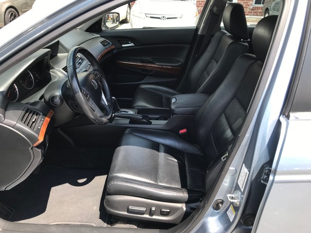 Honda Accord Sedan Vehicle Full-screen Gallery Image 9