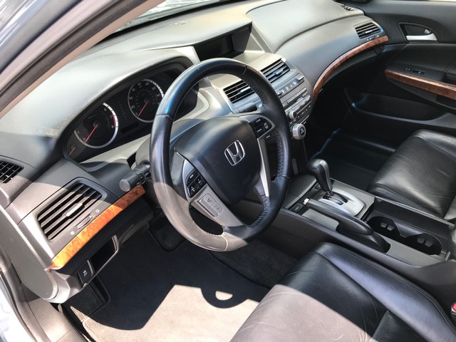 Honda Accord Sedan Vehicle Full-screen Gallery Image 10