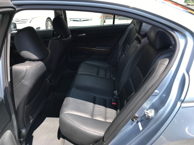 Honda Accord Sedan Vehicle Full-screen Gallery Image 11