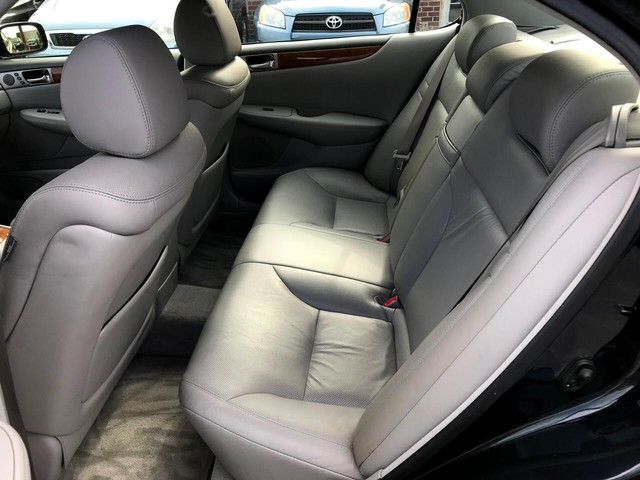 Lexus ES 330 Vehicle Full-screen Gallery Image 10