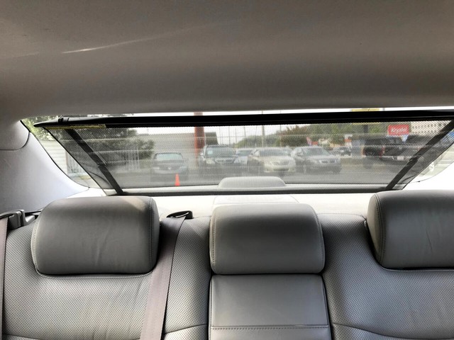 Lexus ES 330 Vehicle Full-screen Gallery Image 12