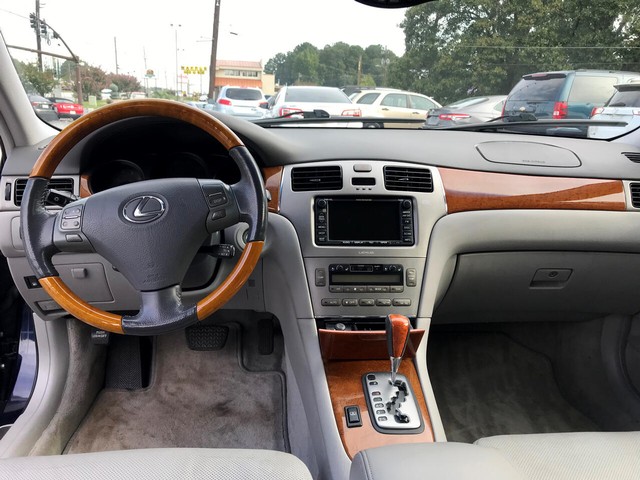 Lexus ES 330 Vehicle Full-screen Gallery Image 13