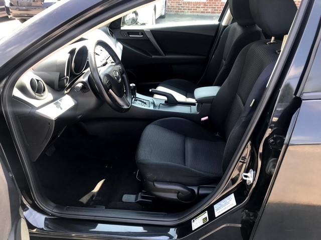 Mazda Mazda3 Sedan Vehicle Full-screen Gallery Image 9