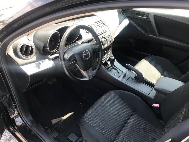 Mazda Mazda3 Sedan Vehicle Full-screen Gallery Image 10