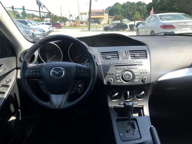 Mazda Mazda3 Sedan Vehicle Full-screen Gallery Image 12