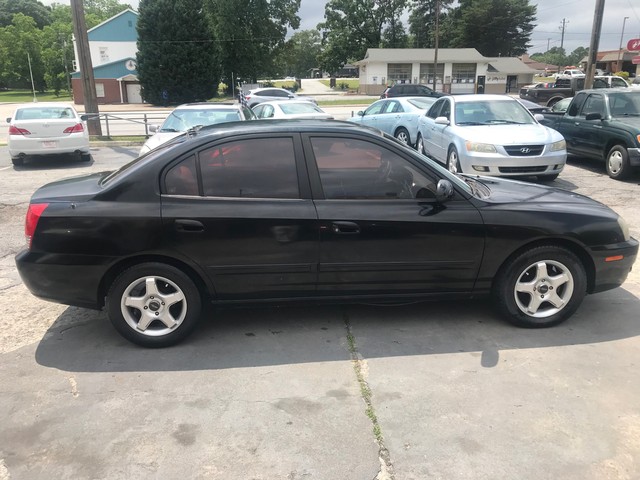 Hyundai Elantra Vehicle Full-screen Gallery Image 3