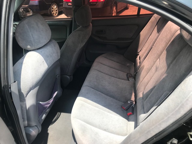 Hyundai Elantra Vehicle Full-screen Gallery Image 6